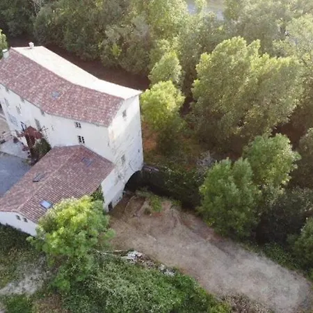 The Mill France- Near Millau בית הארחה